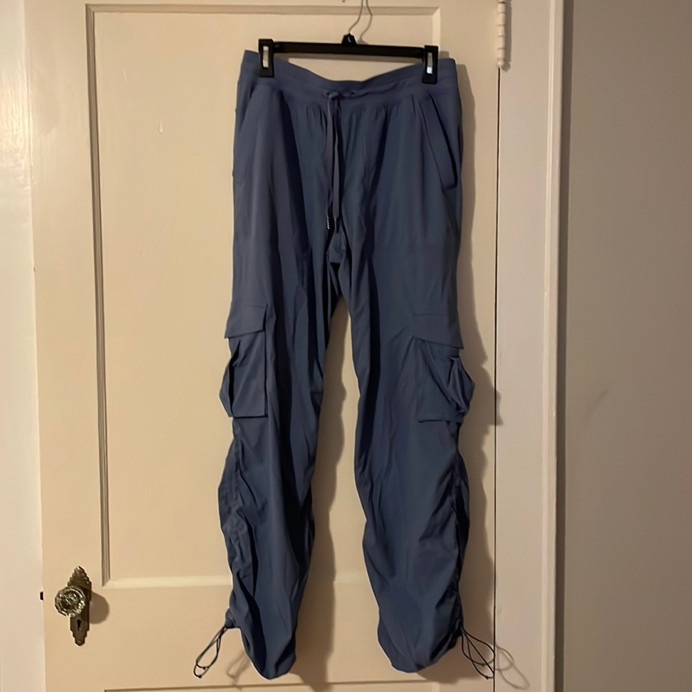 NWT Lululemon Dance Studio Relaxed-Fit Mid-Rise Cargo Pant - Size Medium